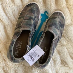 Women’s camouflage shoes